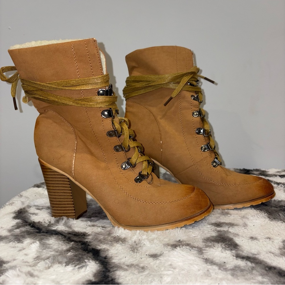 Women's Tan Lace-Up Ankle Boots